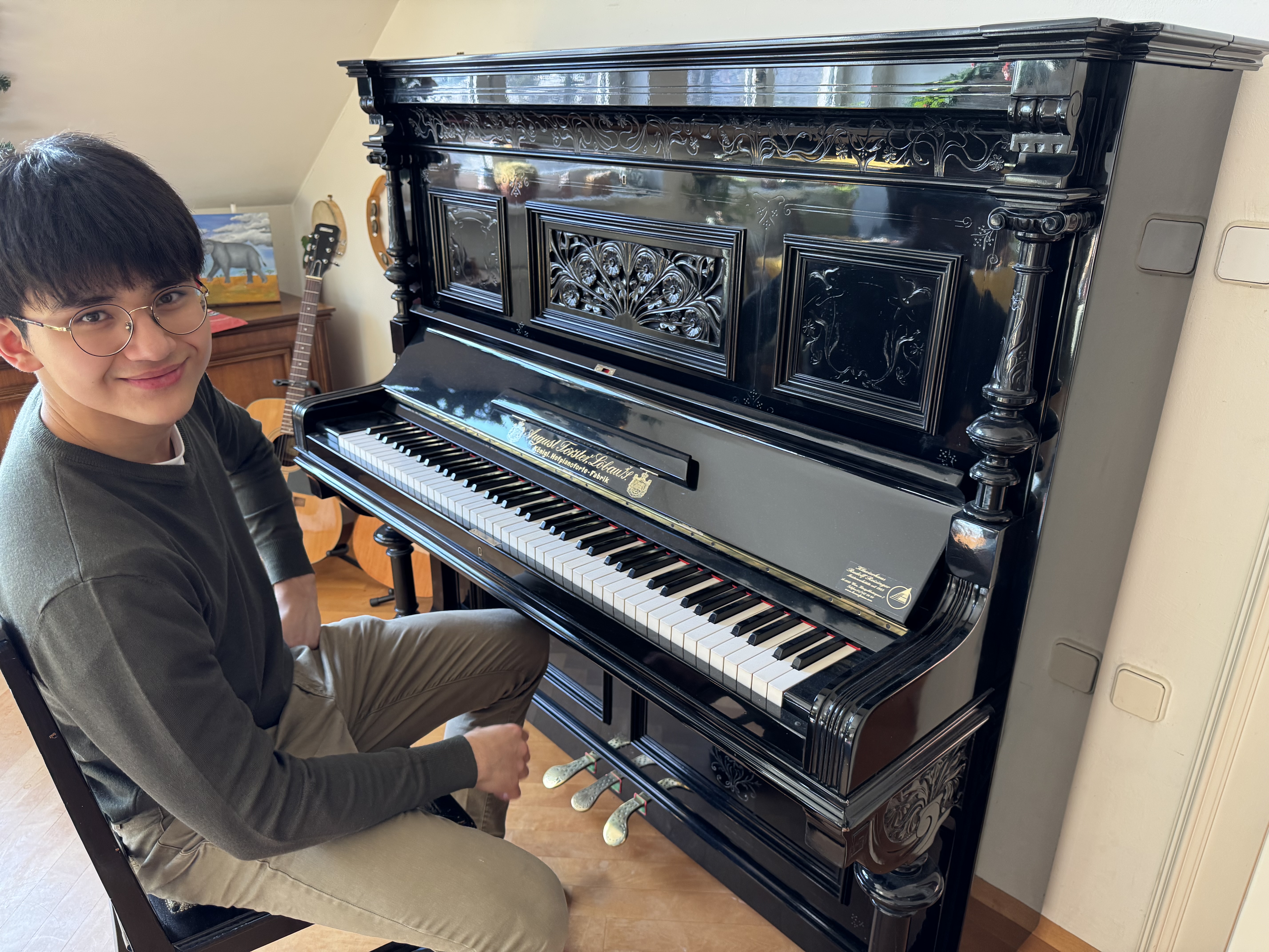 Stefan Hoskovec at the piano
